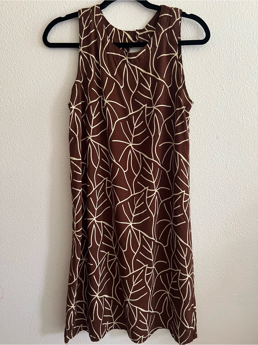 Sleeveless Brown Leaf-Print Shift Dress